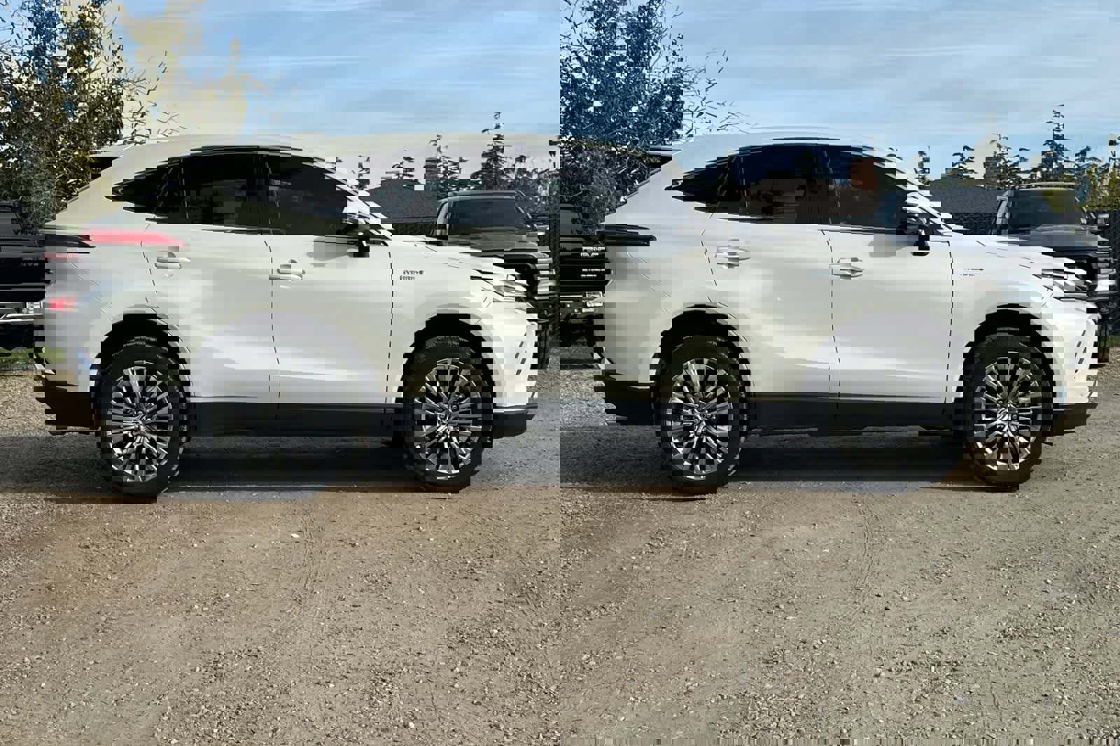 Used 2021 Toyota Venza Limited image 9