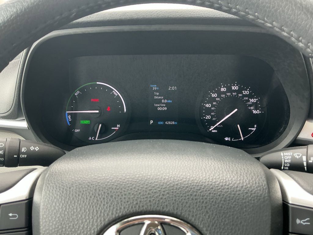 Used 2023 Toyota Sienna XLE image 11