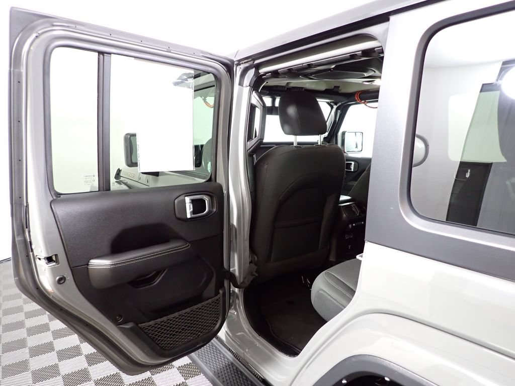 Used 2022 Jeep Wrangler Unlimited Sahara AWD/4WD image 32