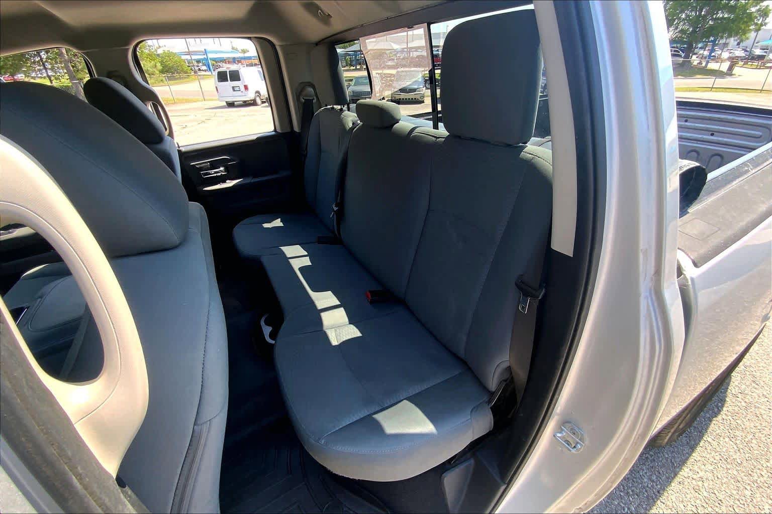 Used 2015 RAM 1500 Classic SLT RWD image 21