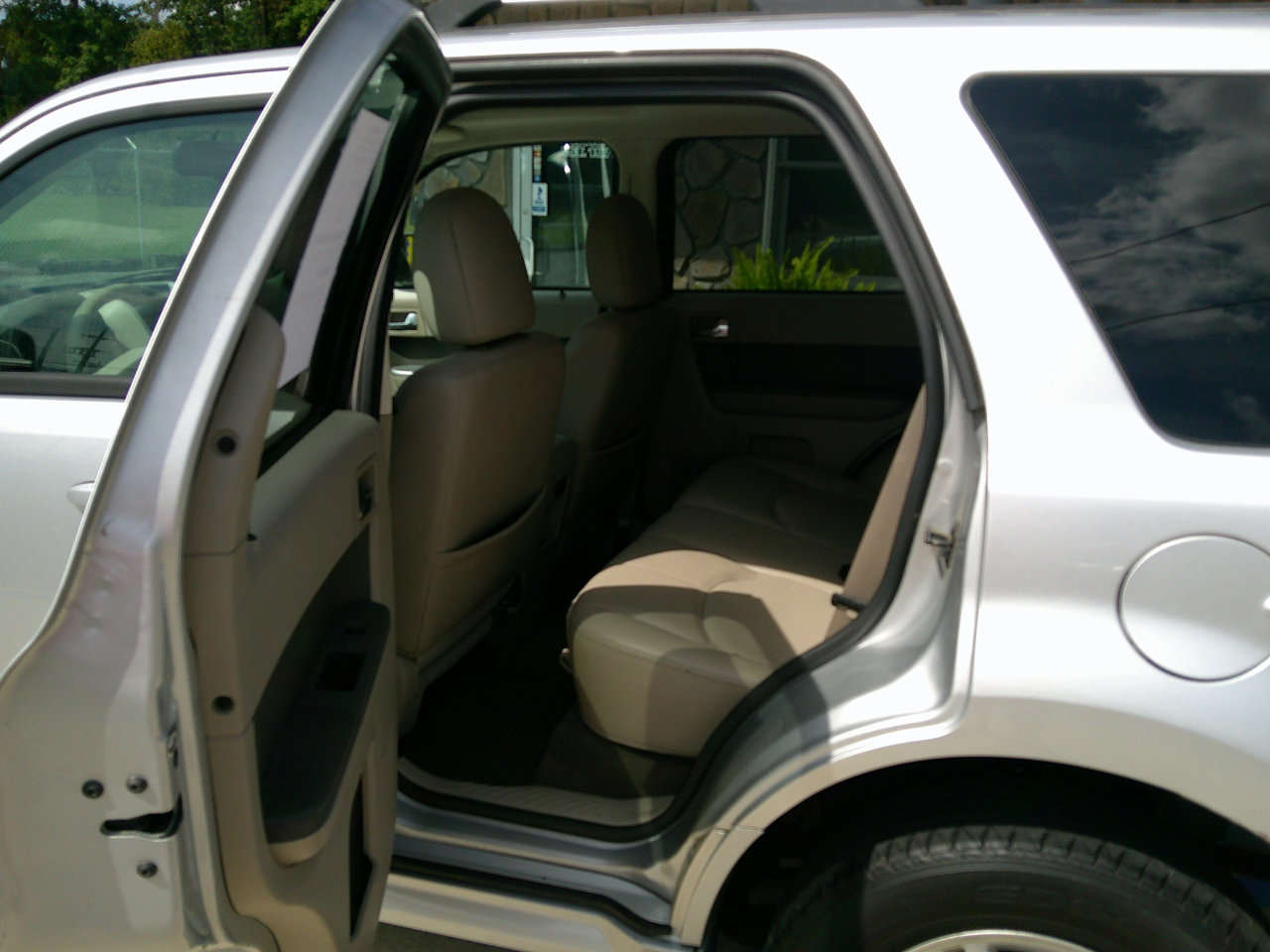 Used 2010 Mercury Mariner Premier image 8