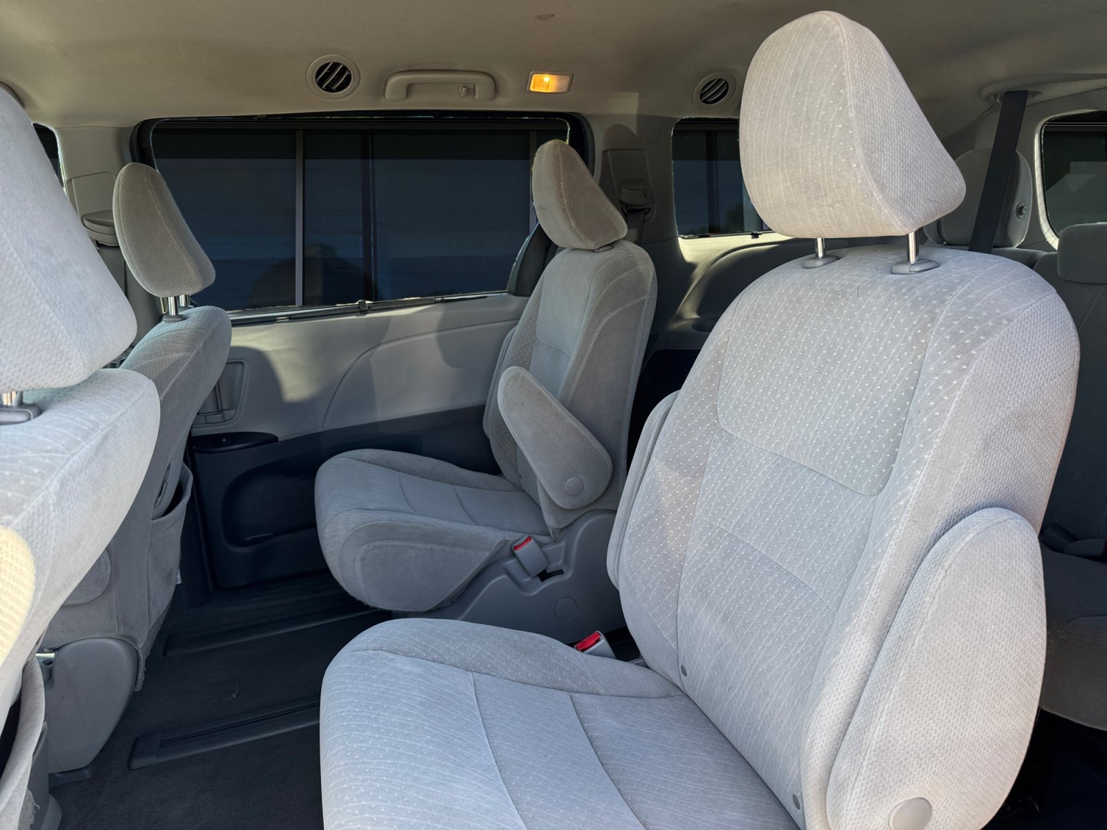 Used 2019 Toyota Sienna LE w/ LE Preferred Package AWD/4WD image 15