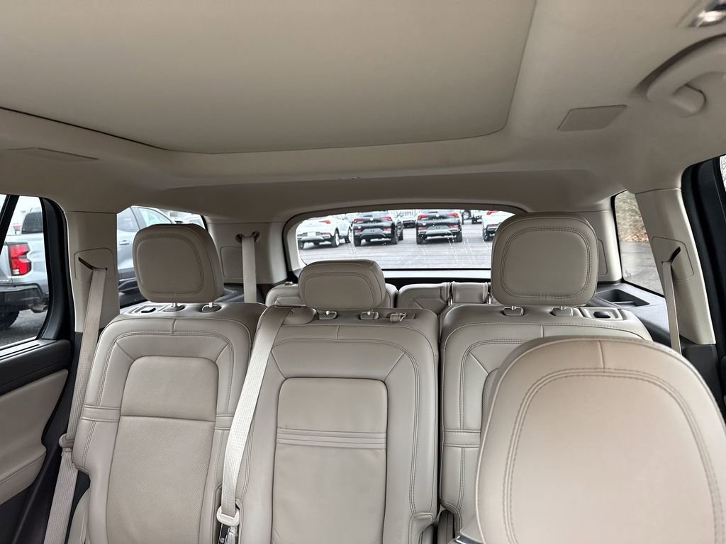 Used 2023 Lincoln Aviator Reserve w/ Equipment Group 201A image 11