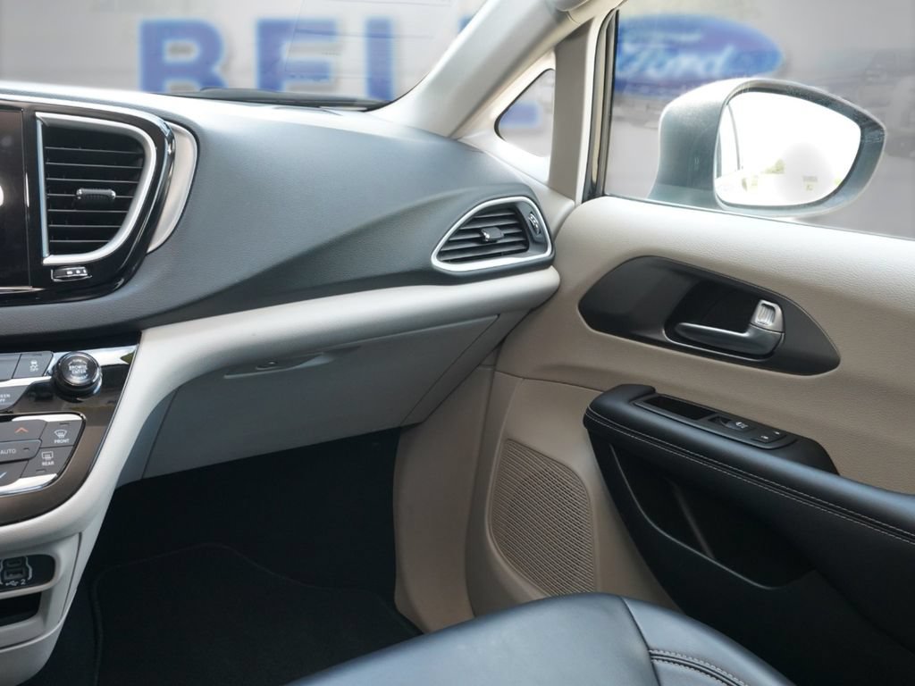 Used 2023 Chrysler Pacifica Touring-L FWD image 27