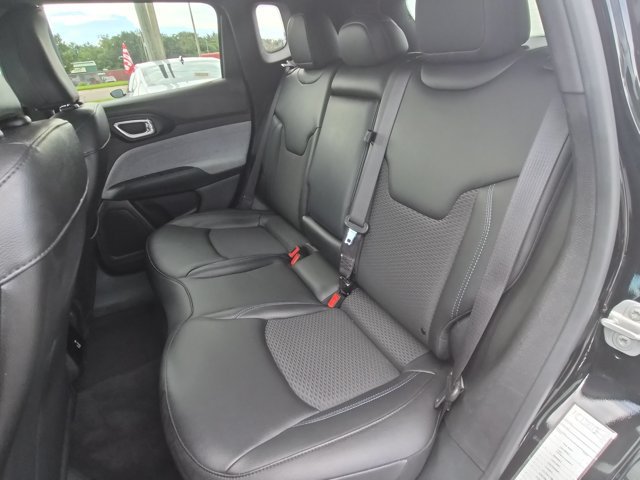 Used 2025 Jeep Compass Latitude w/ Sun & Sound Group AWD/4WD image 24