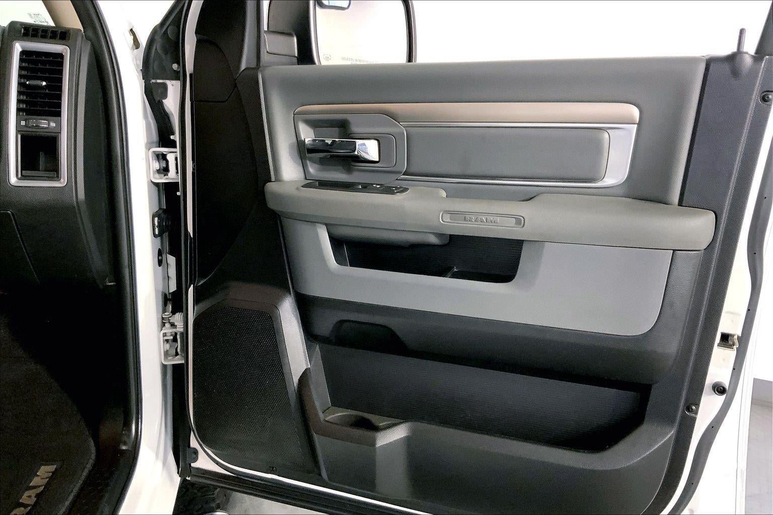 Used 2016 RAM 1500 Classic SLT AWD/4WD image 24