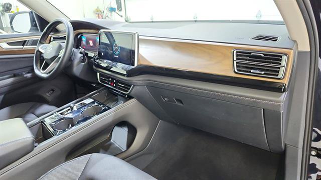 Used 2025 Volkswagen Atlas SE FWD image 25