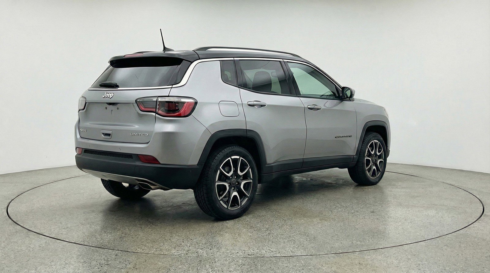 Used 2025 Jeep Compass Trailhawk image 9