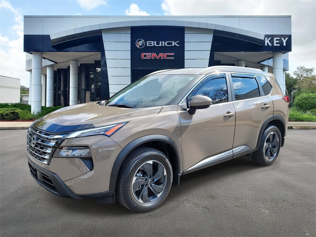 Used 2024 Nissan Rogue SV w/ SV Premium Package image 2