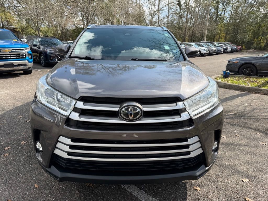 Used 2019 Toyota Highlander XLE image 2