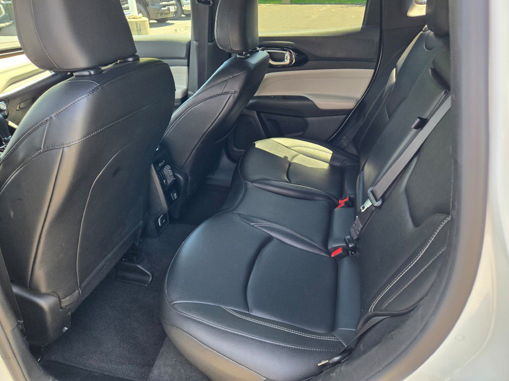 Used 2025 Jeep Compass Limited AWD/4WD image 17