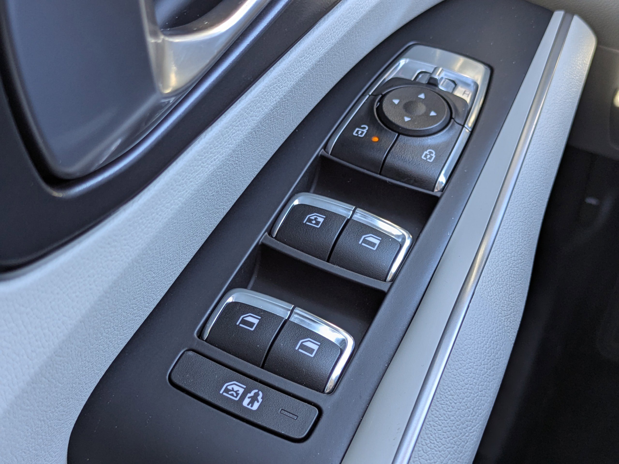 Certified 2025 Kia Sorento S image 31