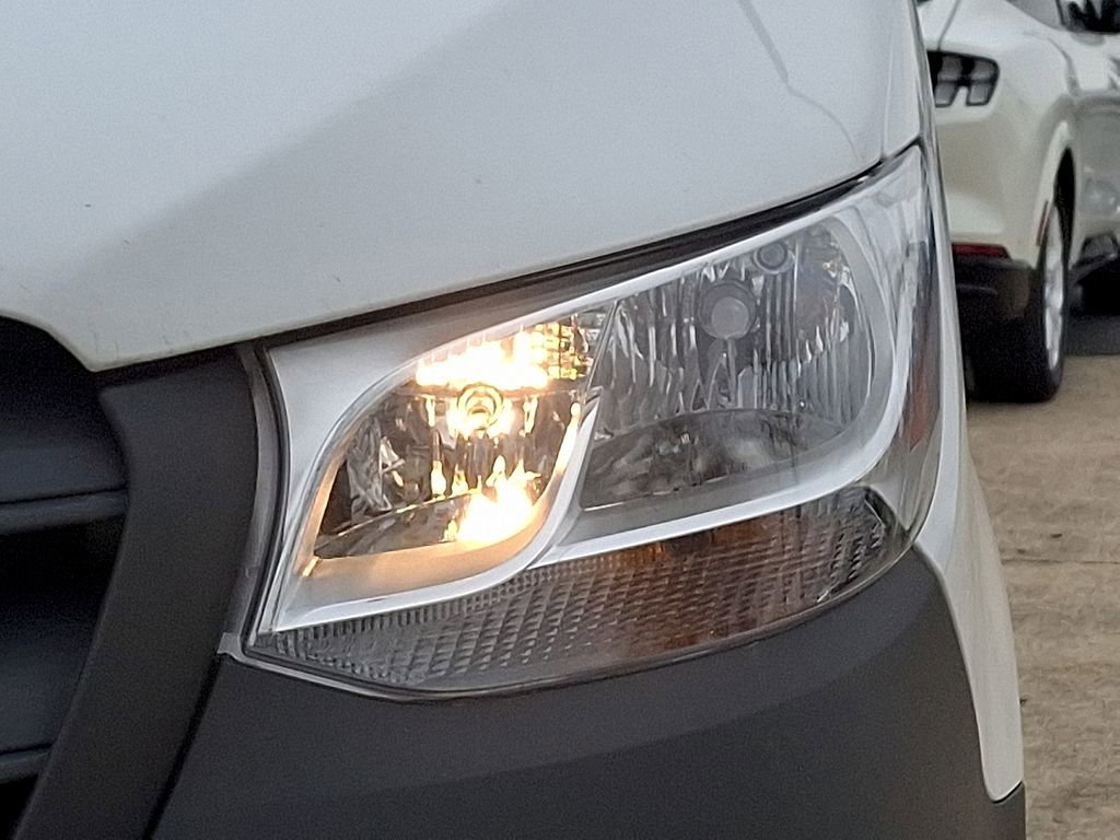 Used 2025 Mercedes-Benz Sprinter 2500 image 9