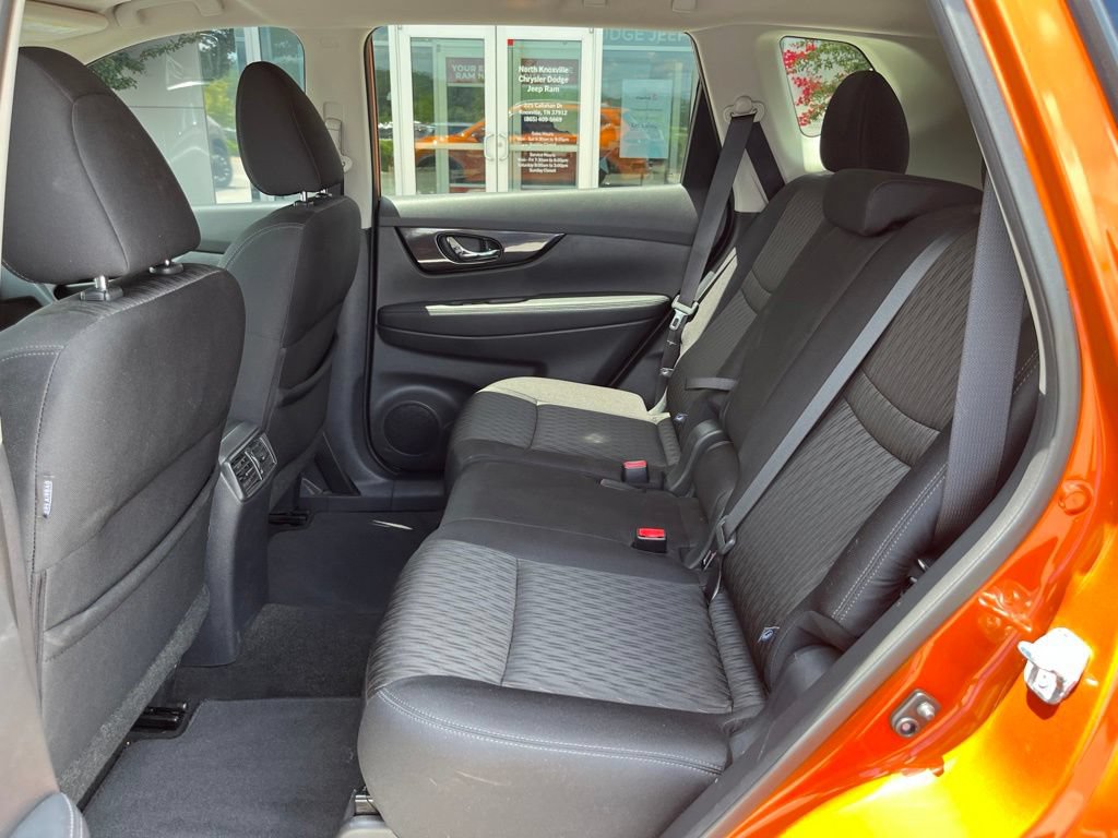 Used 2017 Nissan Rogue SV AWD/4WD image 15