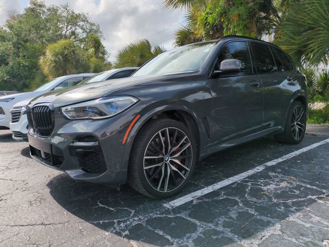Used 2022 BMW X5 M50i w/ Executive Package image 3