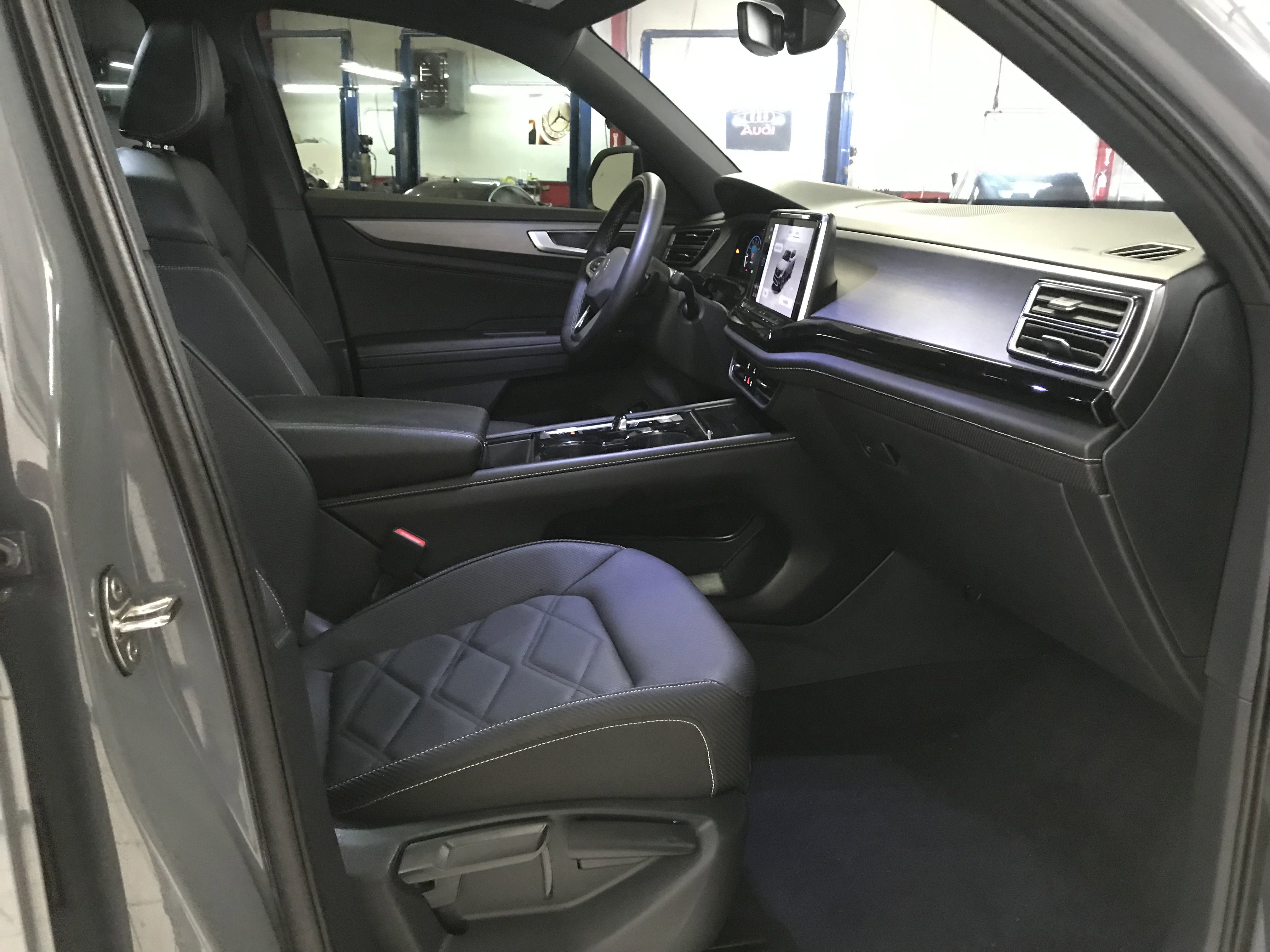 Used 2024 Volkswagen Atlas Cross Sport SE w/ Panoramic Sunroof Package FWD image 14