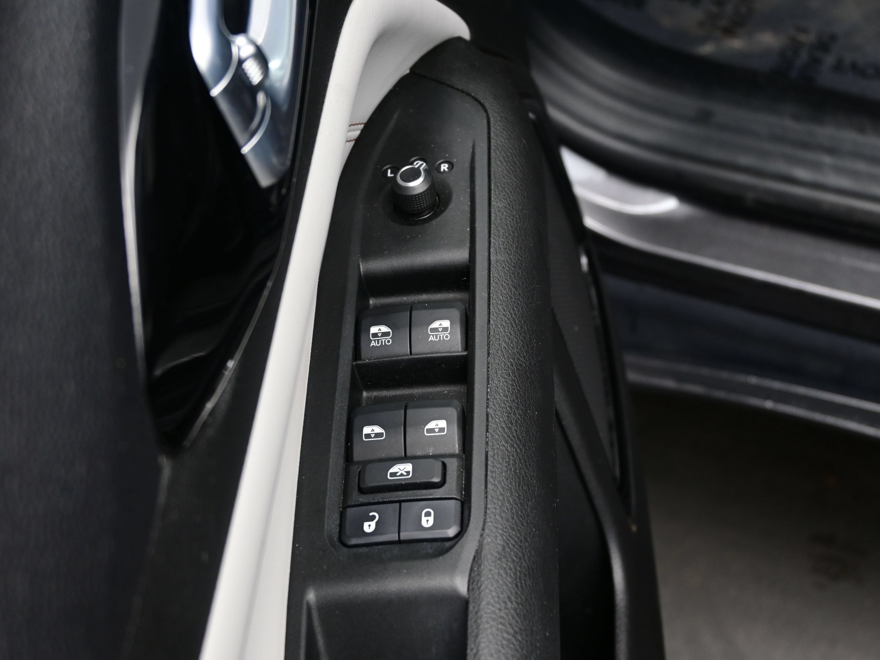 Used 2022 Jeep Compass Limited AWD/4WD image 13