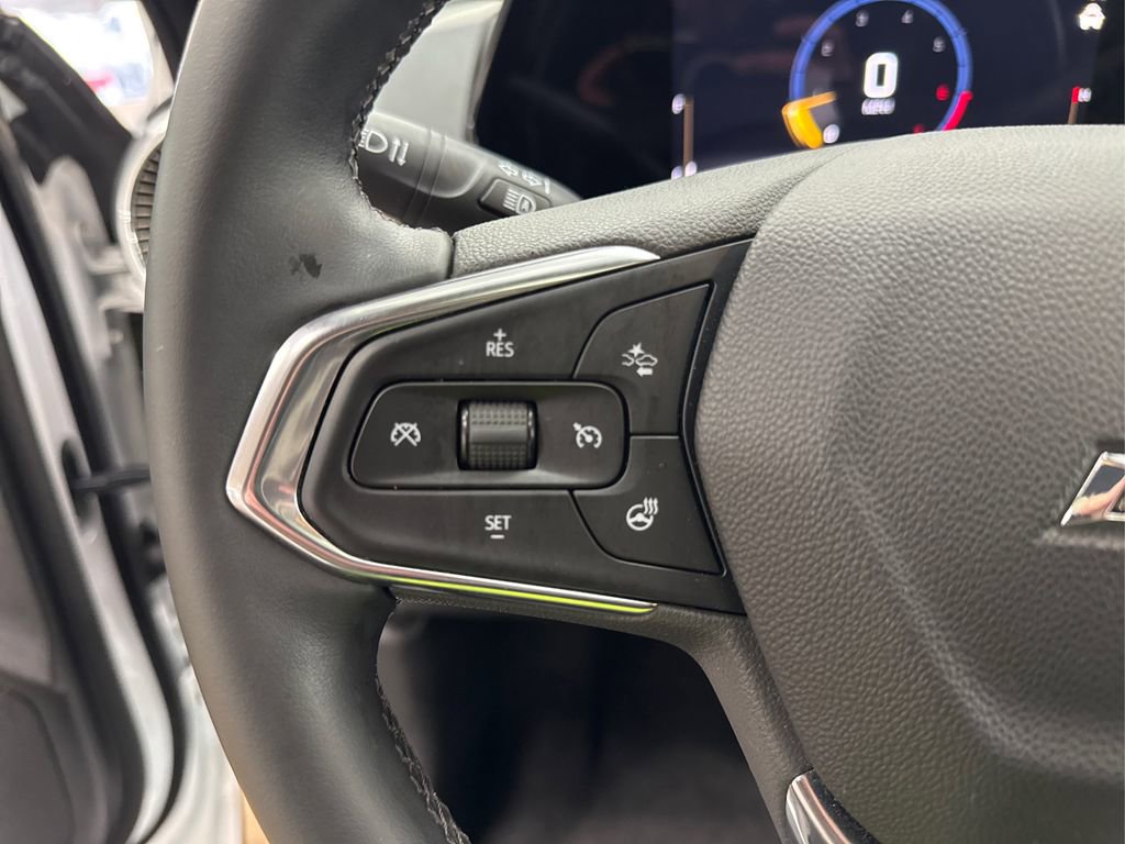 Used 2024 Chevrolet Trax ACTIV w/ Sunroof Package image 34