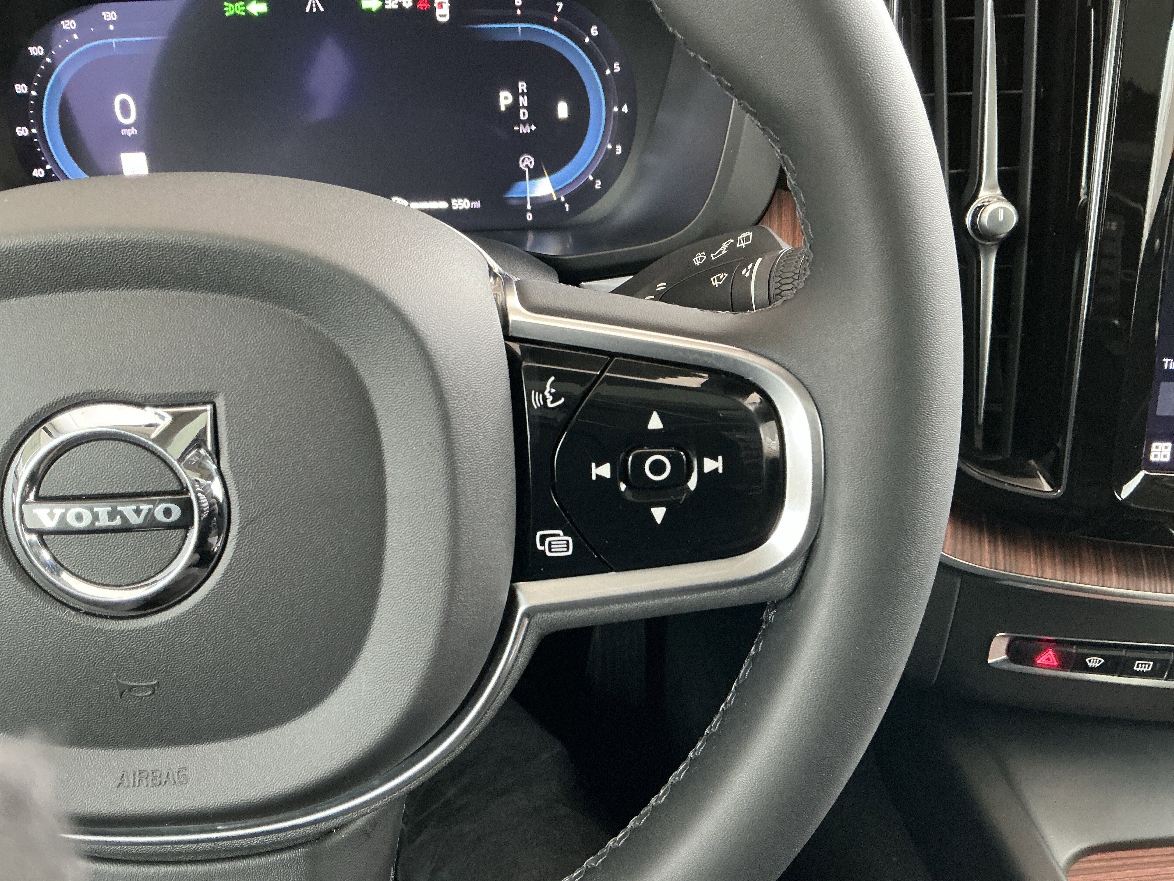 Used 2023 Volvo XC60 B5 Plus image 13