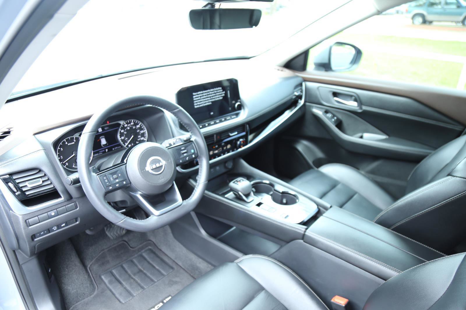Used 2023 Nissan Rogue SL w/ SL Premium Package image 9