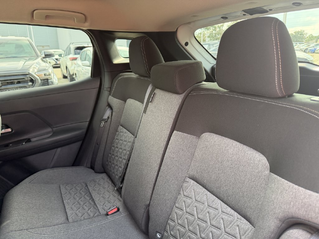 Used 2025 Nissan Kicks SV w/ Illumination Package FWD image 26
