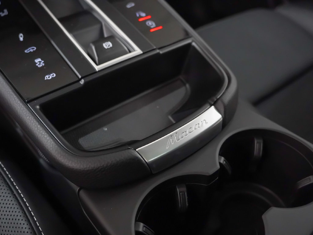 Certified 2026 Porsche Macan S AWD/4WD image 34
