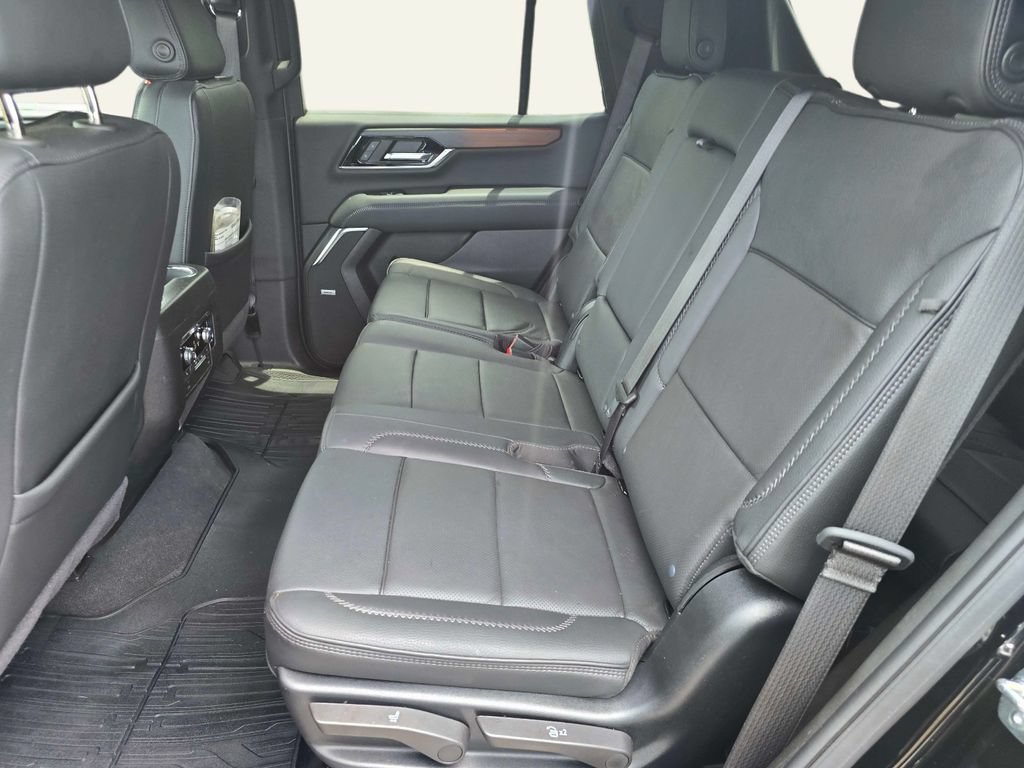 Used 2025 GMC Yukon Denali AWD/4WD image 16