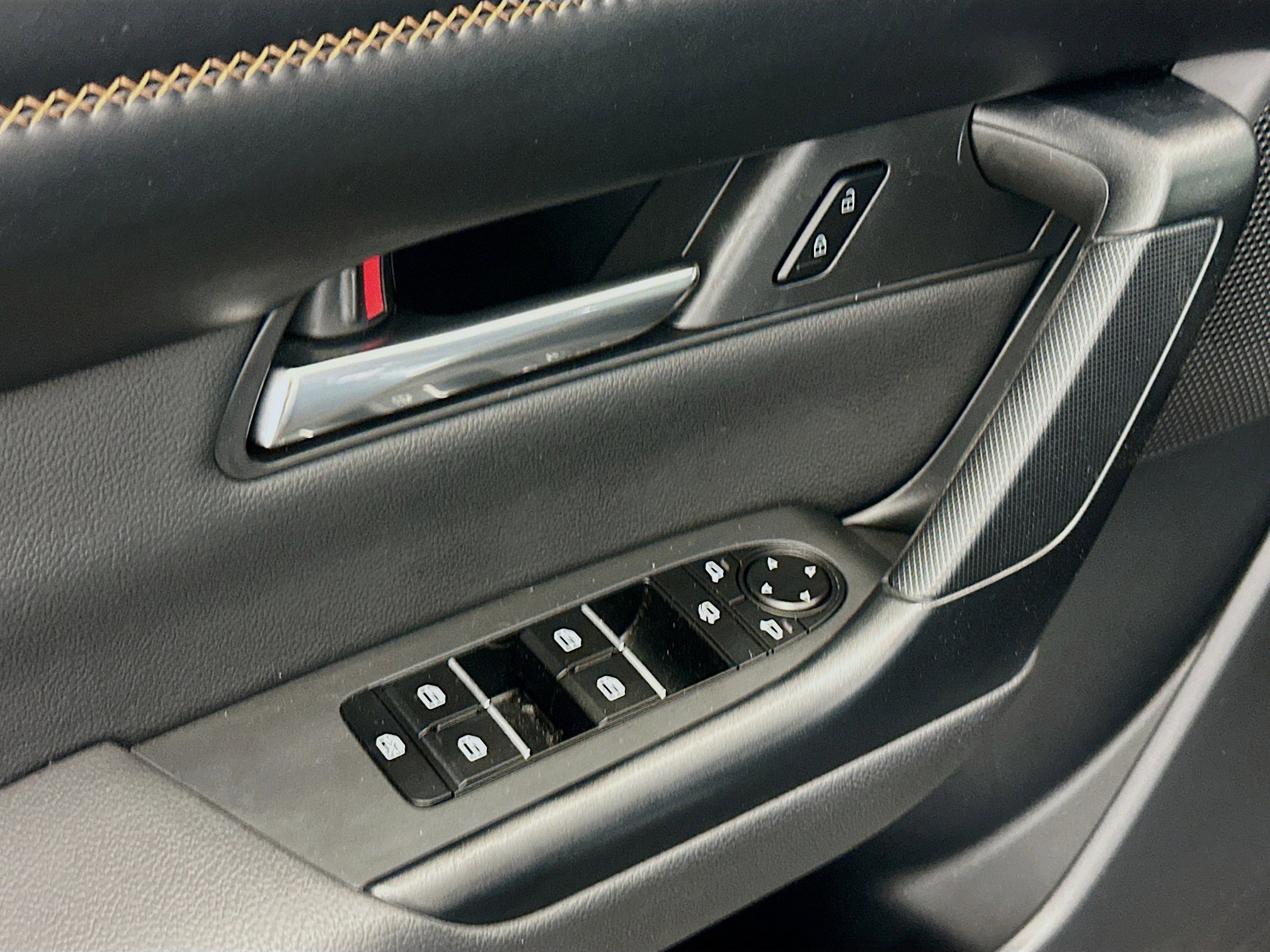 Used 2025 MAZDA CX-50 AWD 2.5 S w/ Premium Plus Pkg image 15