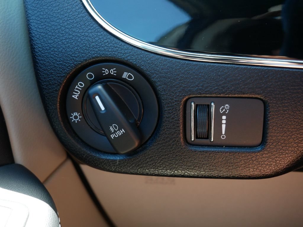 Used 2019 Dodge Grand Caravan SXT FWD image 18