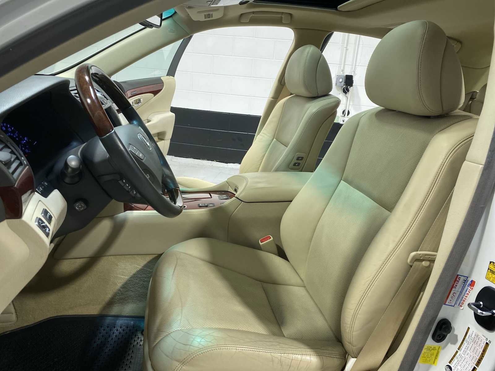 Used 2012 Lexus LS 460 AWD w/ Comfort Pkg image 11