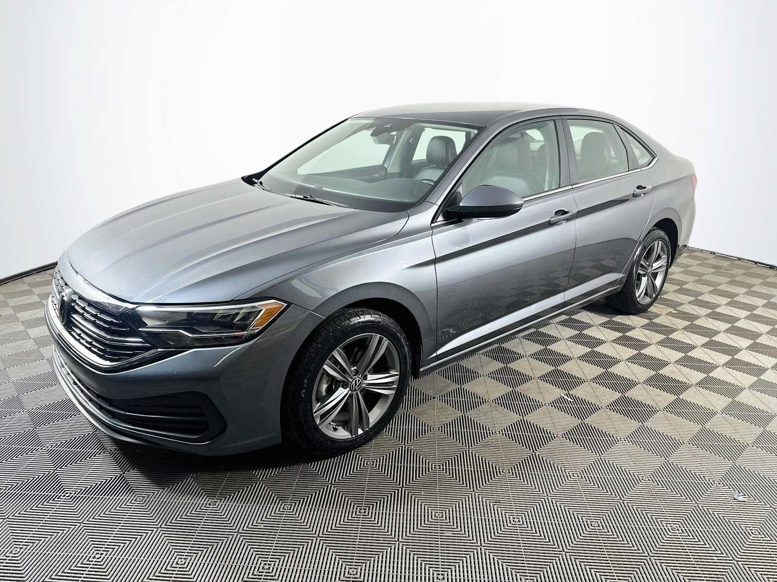 Used 2024 Volkswagen Jetta SE FWD image 1