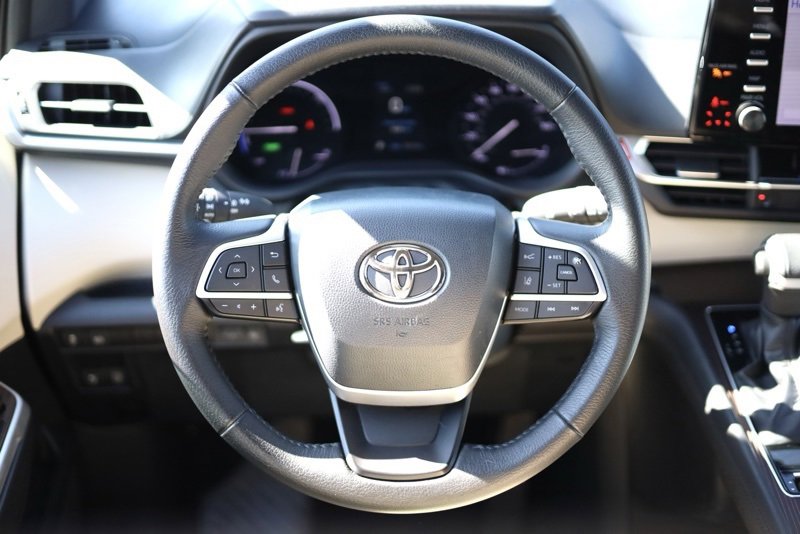 Used 2022 Toyota Sienna XLE image 13