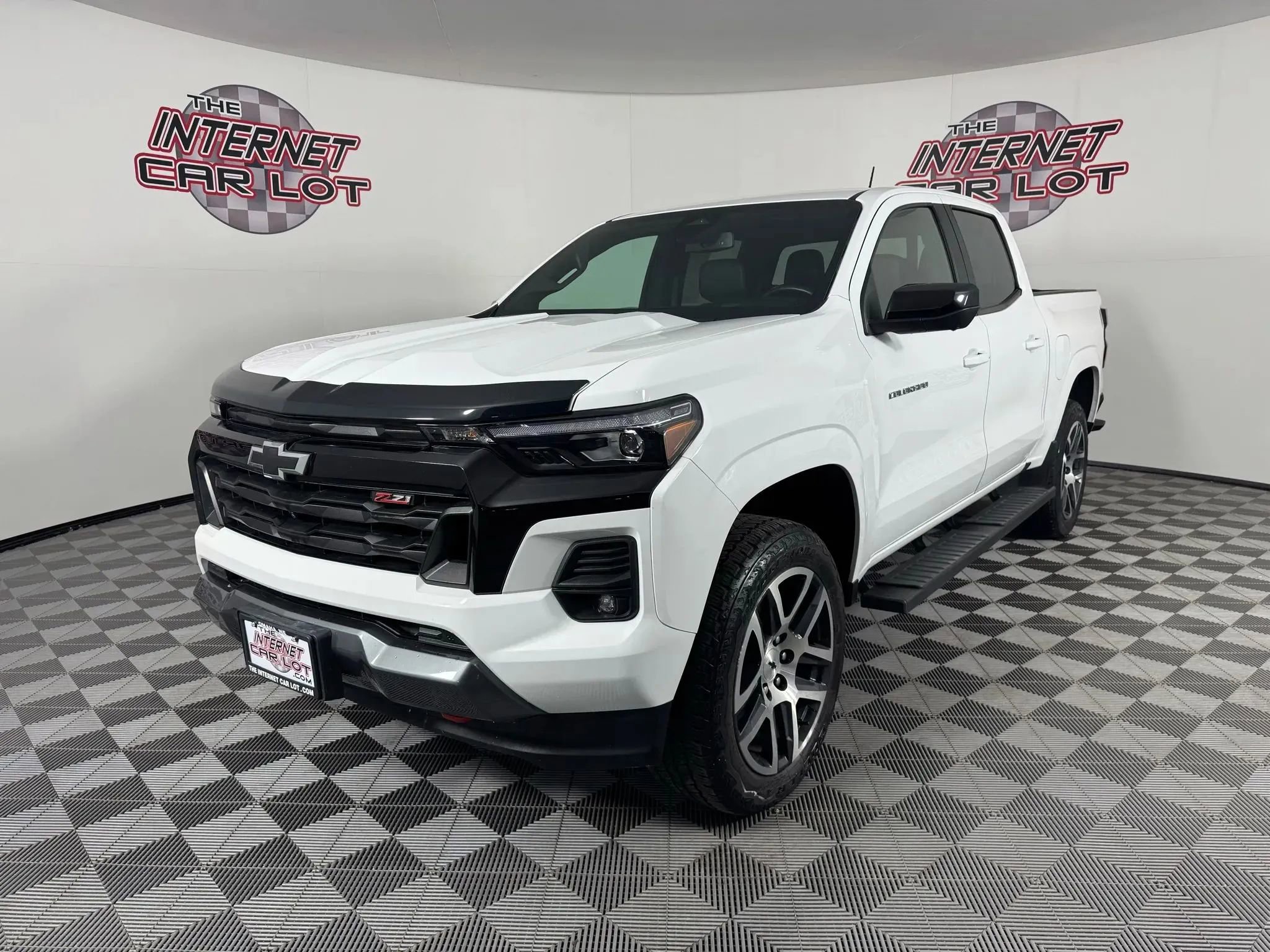 Used 2023 Chevrolet Colorado Z71 w/ Z71 Convenience Package 2 image 3