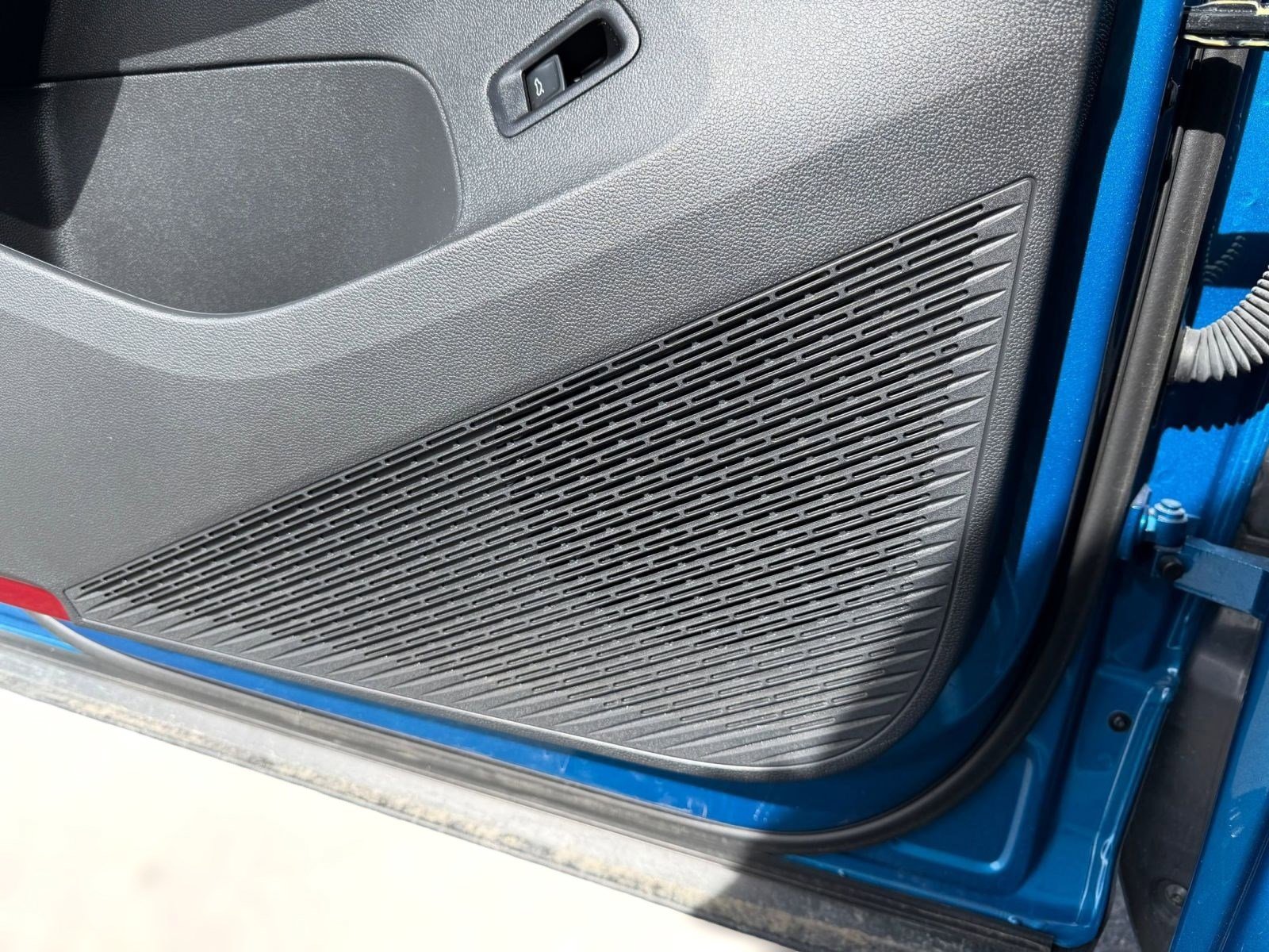 Certified 2024 Volkswagen Atlas Cross Sport SEL R-Line image 20