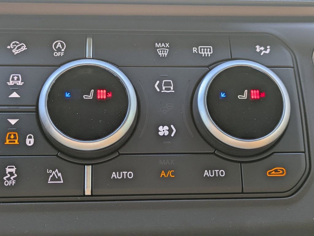 New 2026 Land Rover Defender 110 X-Dynamic SE AWD/4WD image 25