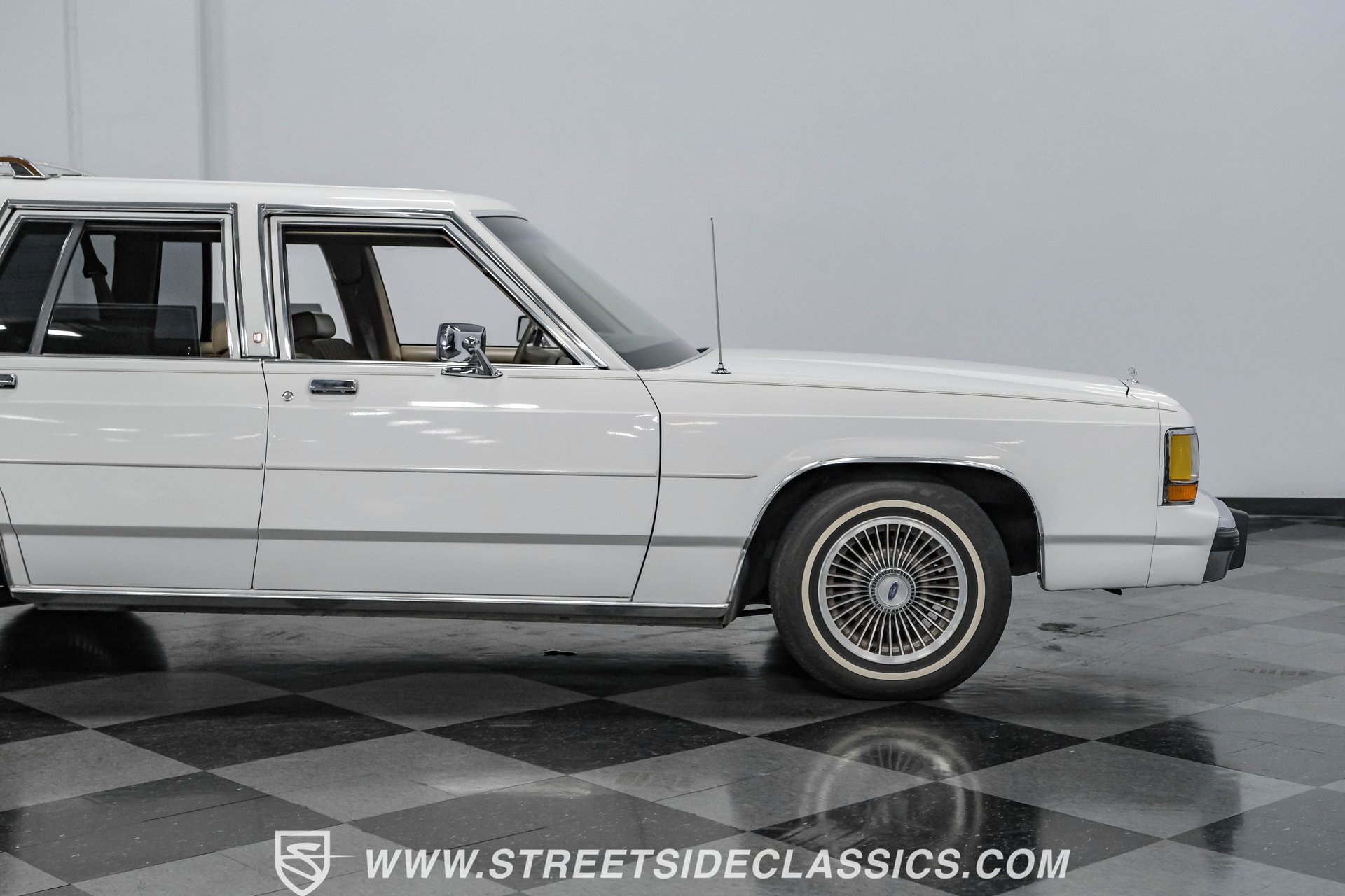Used 1990 Ford LTD Crown Victoria image 30