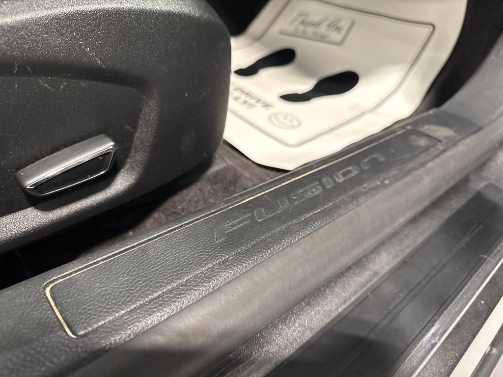 Used 2017 Ford Fusion SE FWD image 34