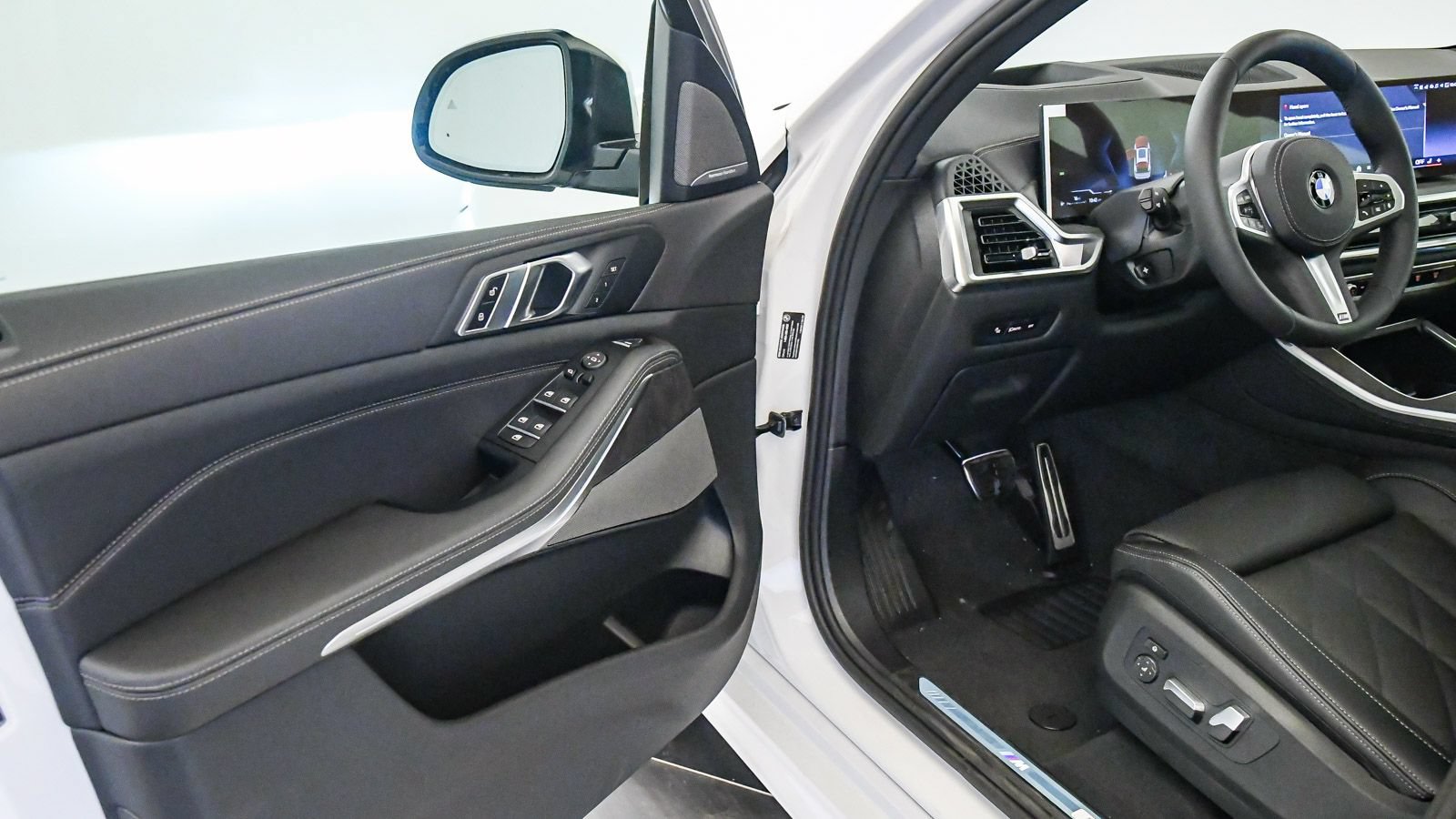 New 2026 BMW X5 xDrive40i w/ M Sport Package AWD/4WD image 29