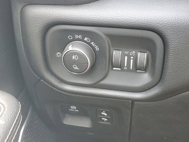 Used 2020 RAM 1500 Laramie w/ Sport Appearance Package AWD/4WD image 19