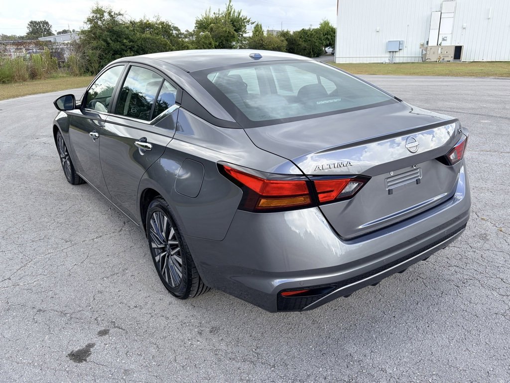Used 2024 Nissan Altima 2.5 SV image 3