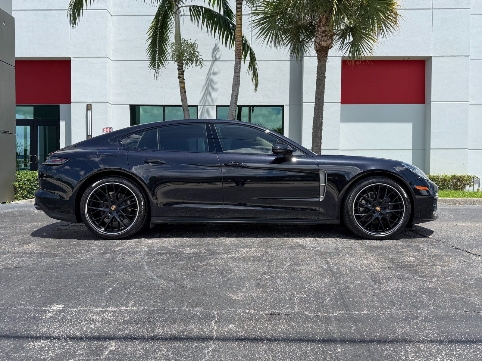 Used 2023 Porsche Panamera Platinum Edition RWD image 2