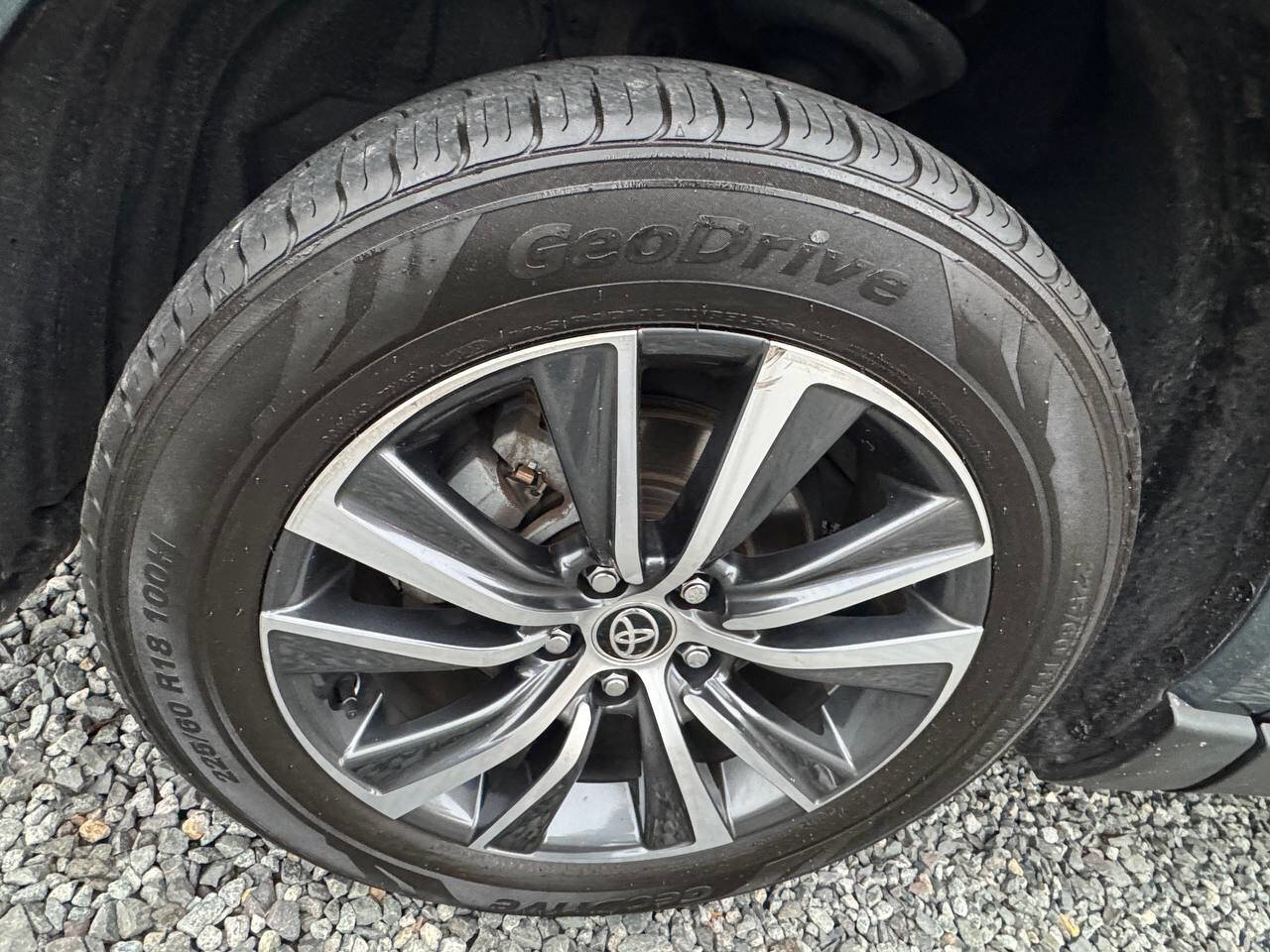 Used 2022 Toyota Venza LE AWD/4WD image 29