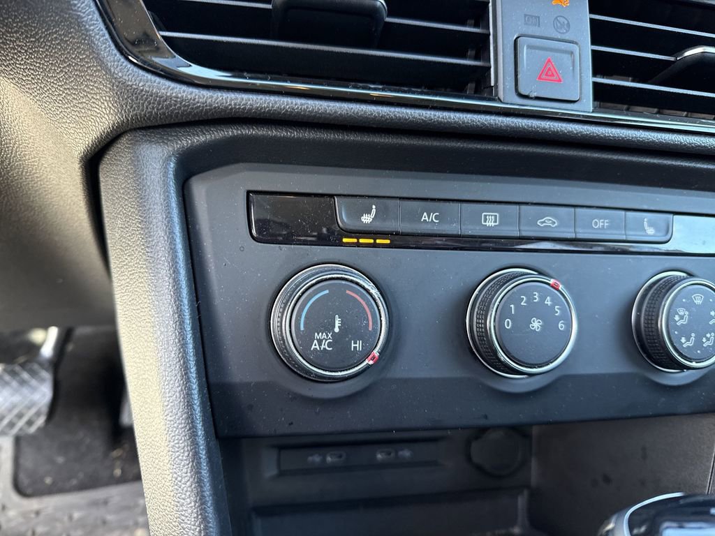 Used 2022 Volkswagen Taos SE image 30