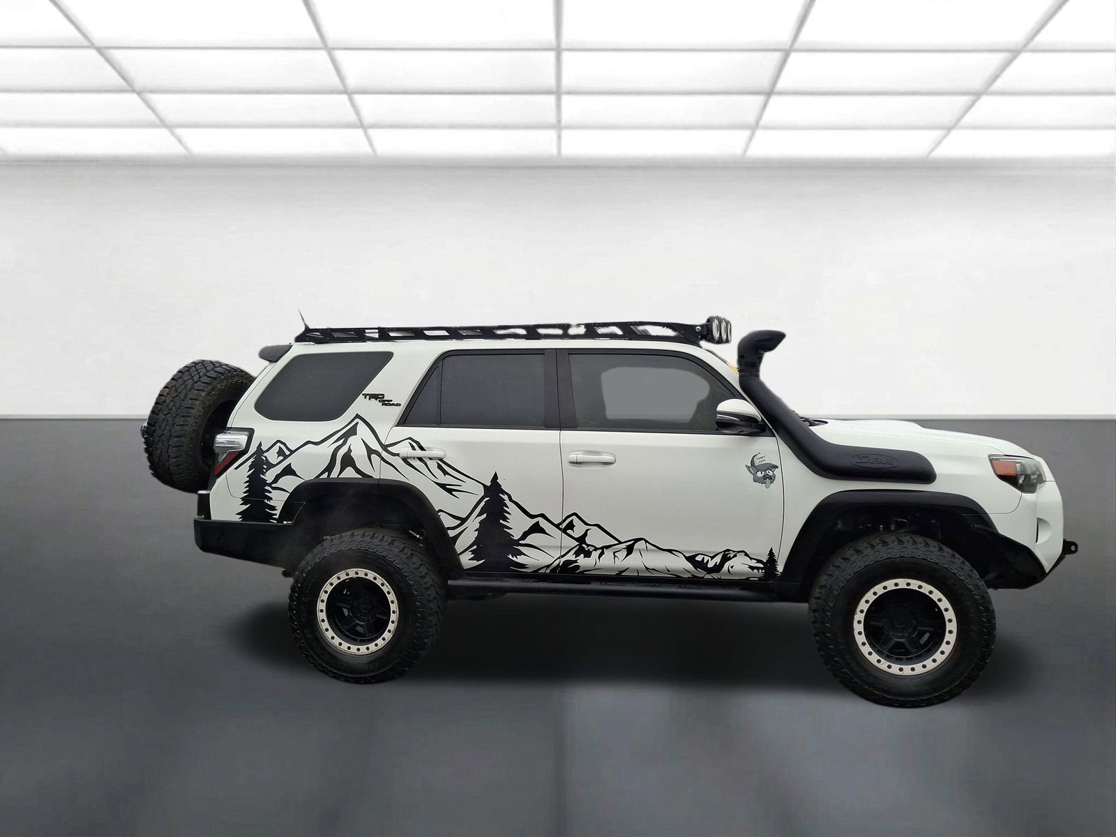 Used 2021 Toyota 4Runner TRD Off-Road Premium AWD/4WD image 2