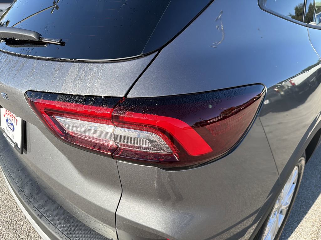New 2026 Ford Escape Active w/ Tech Pack #1 FWD image 8