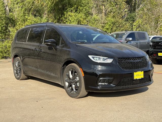 New 2026 Chrysler Pacifica Select w/ S Appearance Package FWD image 2