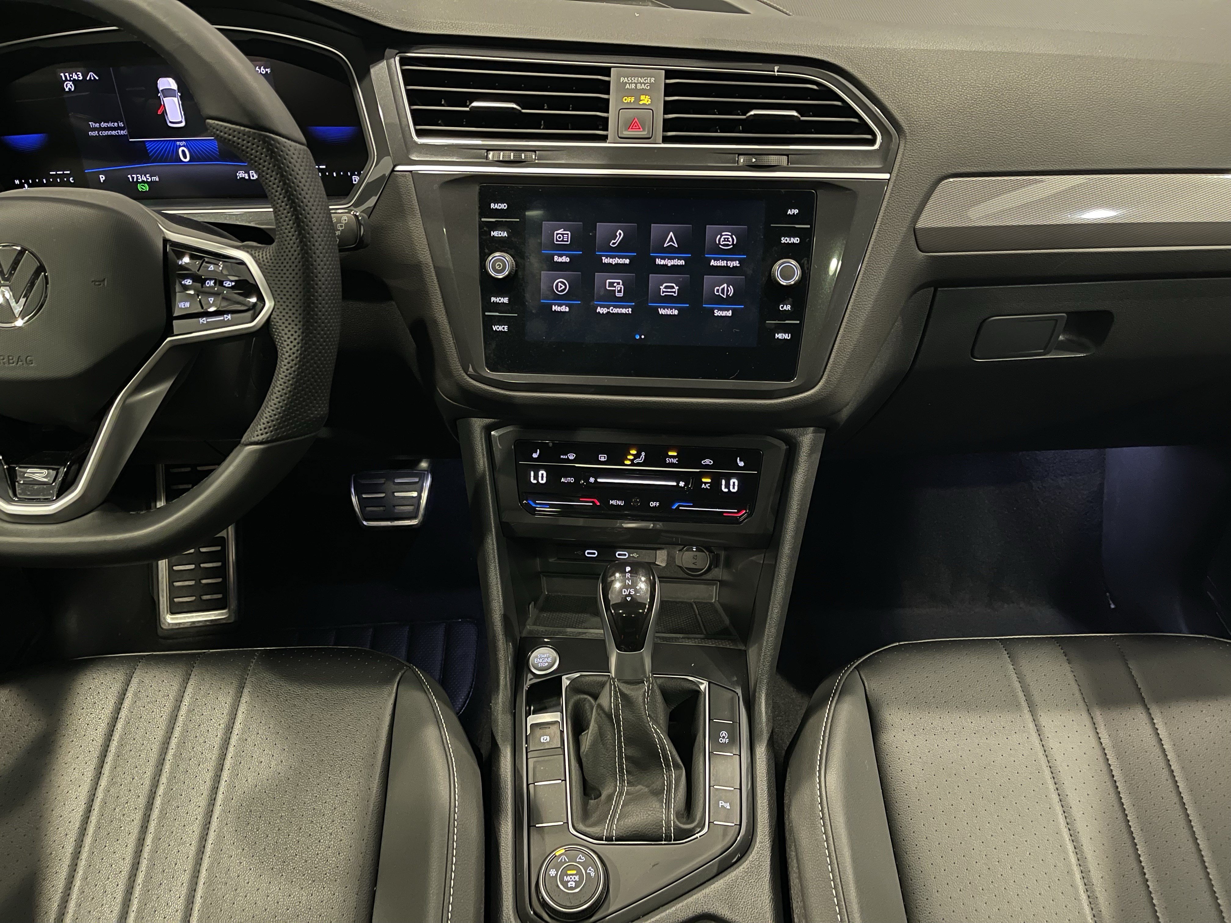 Used 2024 Volkswagen Tiguan SE R-Line AWD/4WD image 18