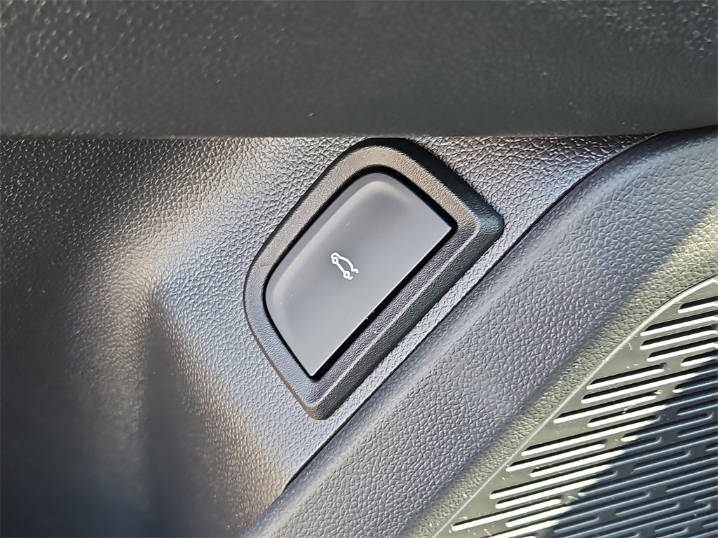 New 2026 Chevrolet Equinox ACTIV w/ Safety and Technology Package image 13