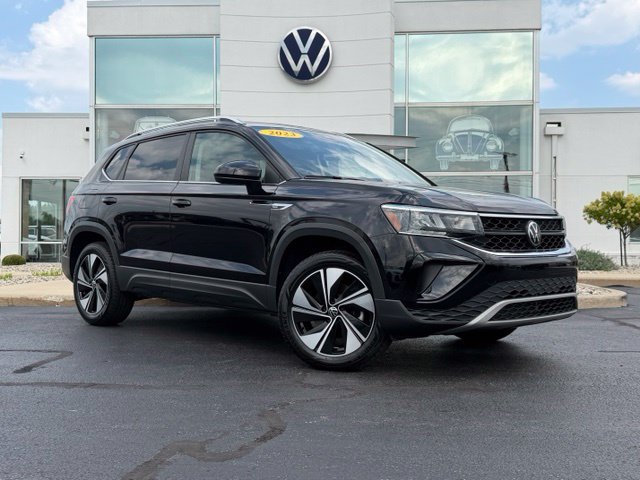 Used 2023 Volkswagen Taos SE w/ Panoramic Sunroof Package AWD/4WD image 1