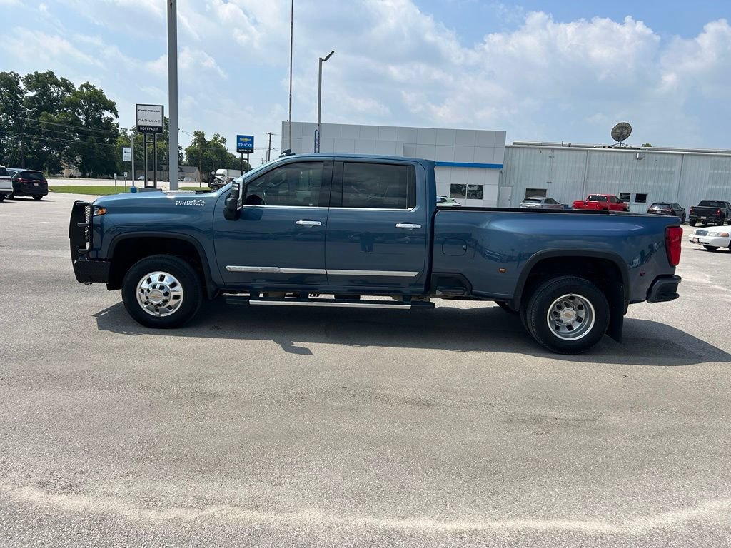 Used 2025 Chevrolet Silverado 3500 High Country AWD/4WD image 2